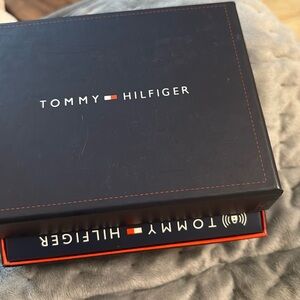 tommy hilfiger means wallet